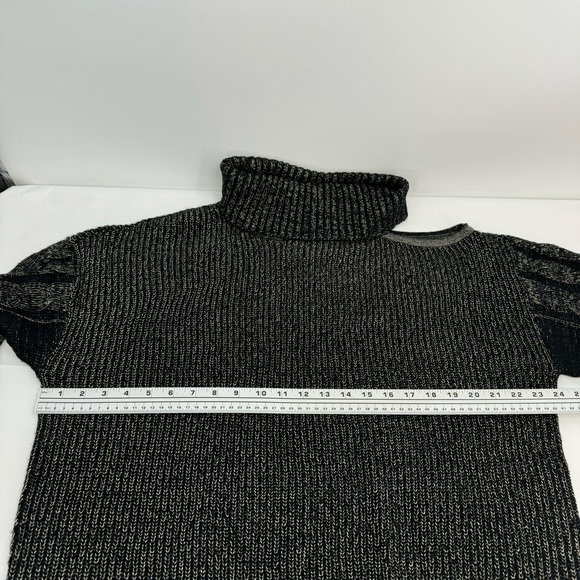 NWT Torrid Lurex Cable Pullover Cold Shoulder Turtle Neck Black Size 1 (14-16) - Picture 11 of 16